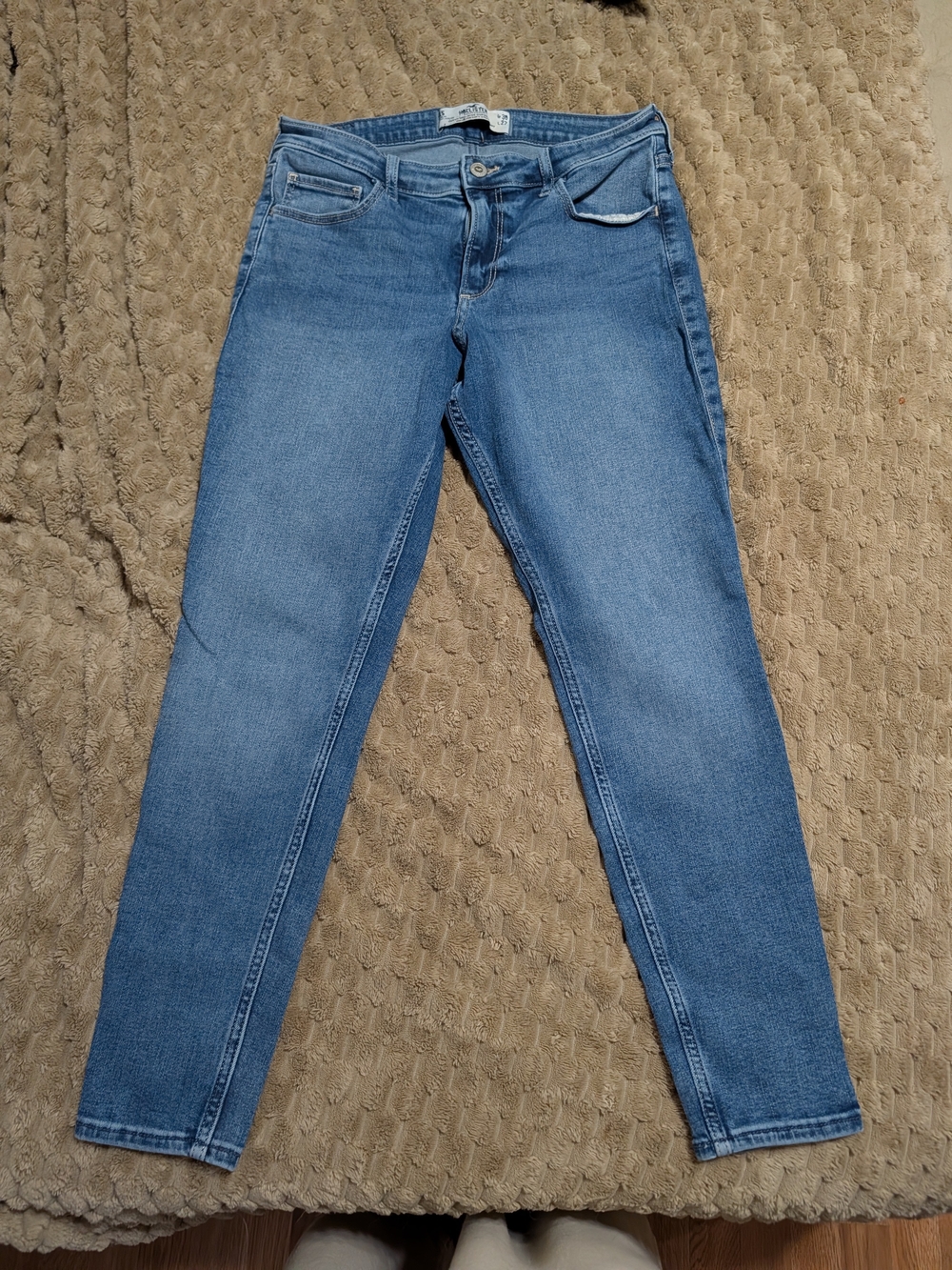 Hollister Women's Skinny Jeans in Medium Blue Wash